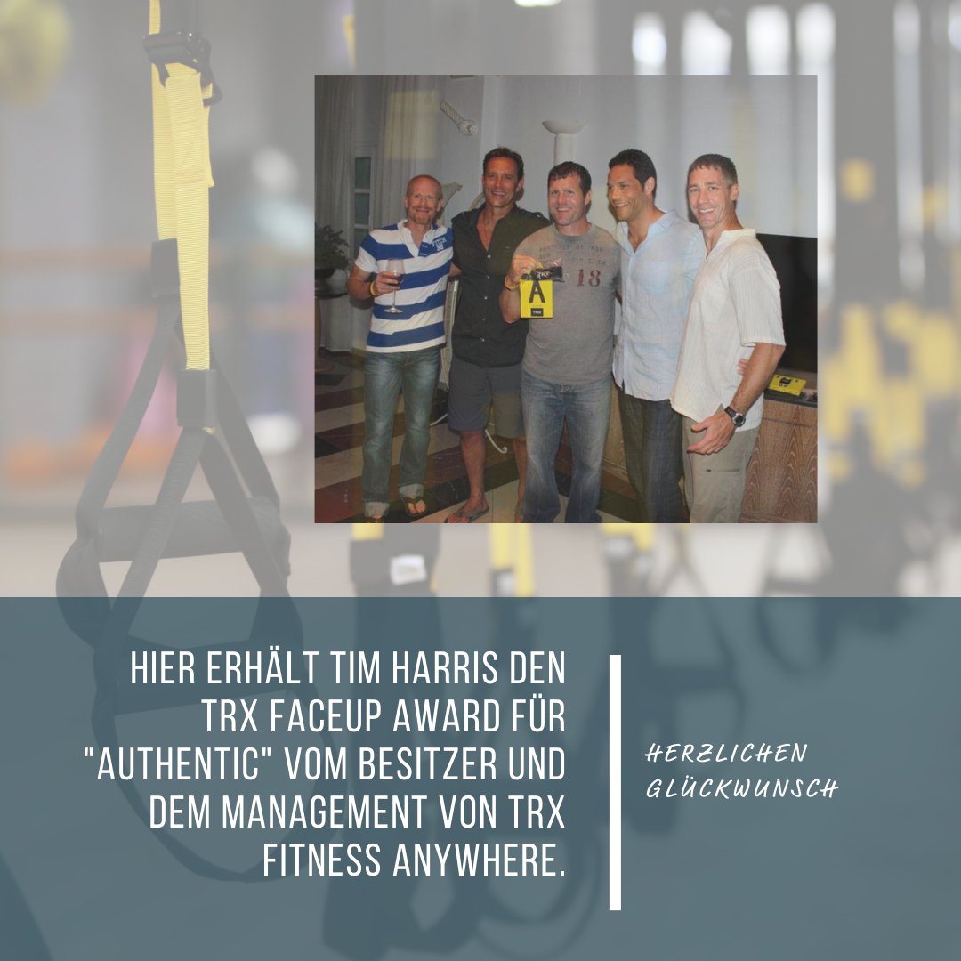 Tim Harris TRX Faceup award auszeichnung für authentic überreicht vom besitzer und dem management